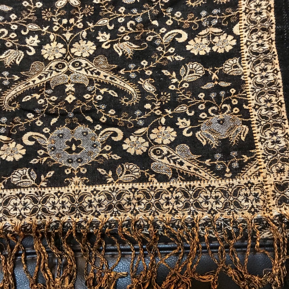 HOST PICK 10/15🎈Gorgeous Scarf - Picture 4 of 8